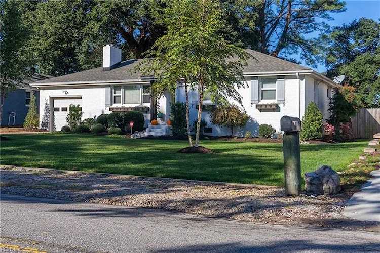 2944 Lynnhaven Dr Virginia Beach, VA 23451 | MLS 10352193 Photo 1