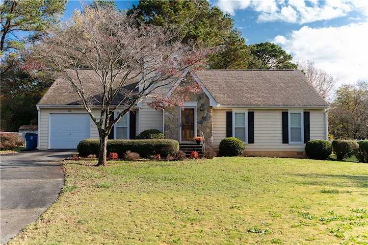 1392 Bennett Rd Grayson, GA 30017