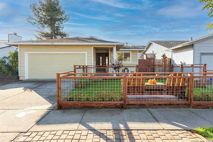 512 Courtyard Circle Santa Rosa, CA 95407