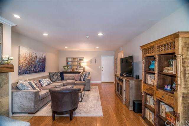 2000 Voorhees Avenue #10 Redondo Beach, CA 90278 | MLS SB20247328 Photo 1