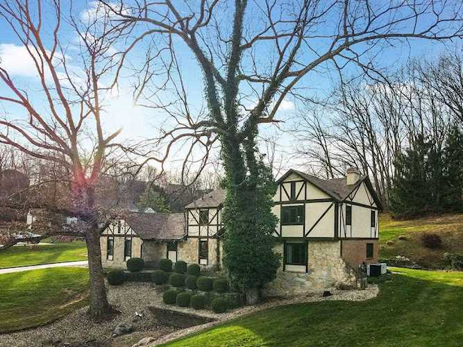 671 Carriage Court Newark, OH 43055