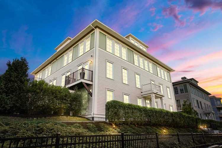 947 East Broadway #4 Boston, MA 02127