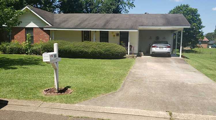 135 Kennedy Cr. Grenada, MISSISSIPPI 38901