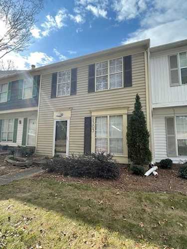 2303 Queen Anne Ct, Sandy Springs, GA 30350 - Premier Atlanta Real Estate Photo 1