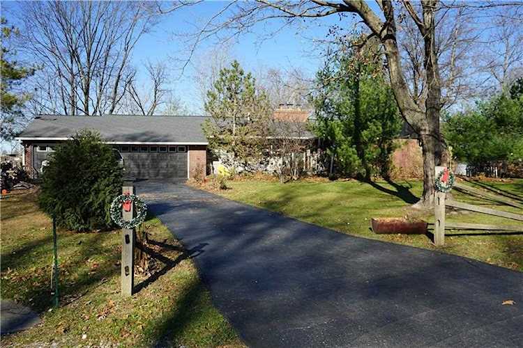 6884 Hillcrest Dr Plainfield, IN 46168