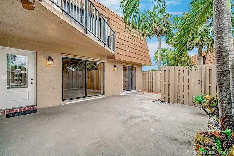 11026 SW 15th Mnr Davie, FL 33324