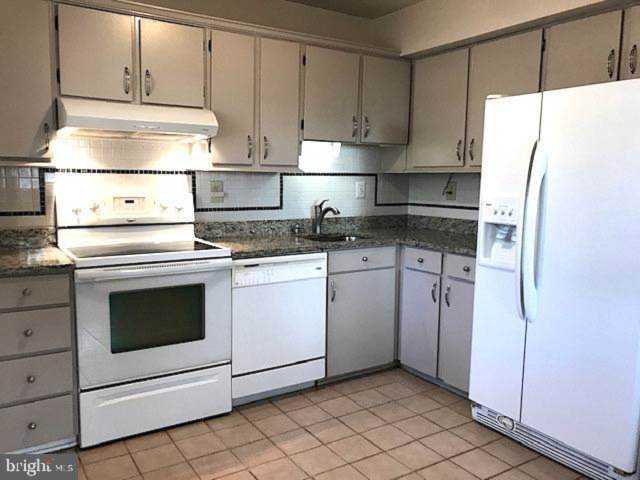 4129 Winter Harbor Ct #122C Chantilly, VA 20151