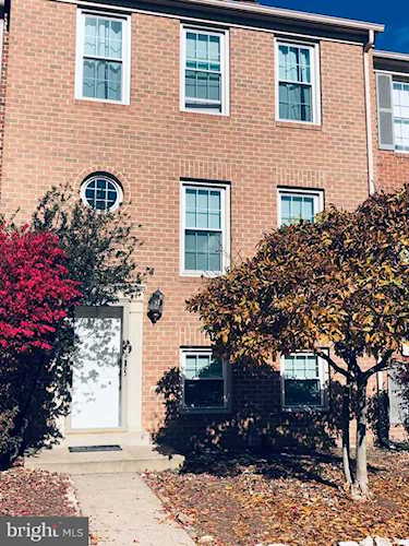 5433 Middlebourne Ln Centreville, VA 20120 | MLS ® VAFX1170056 Photo 1