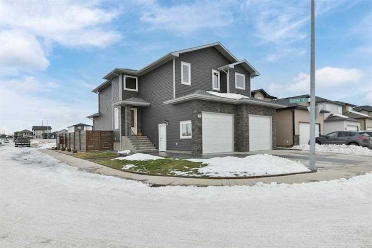 78 Sterling Link SE Medicine Hat, AB T1B 0N6