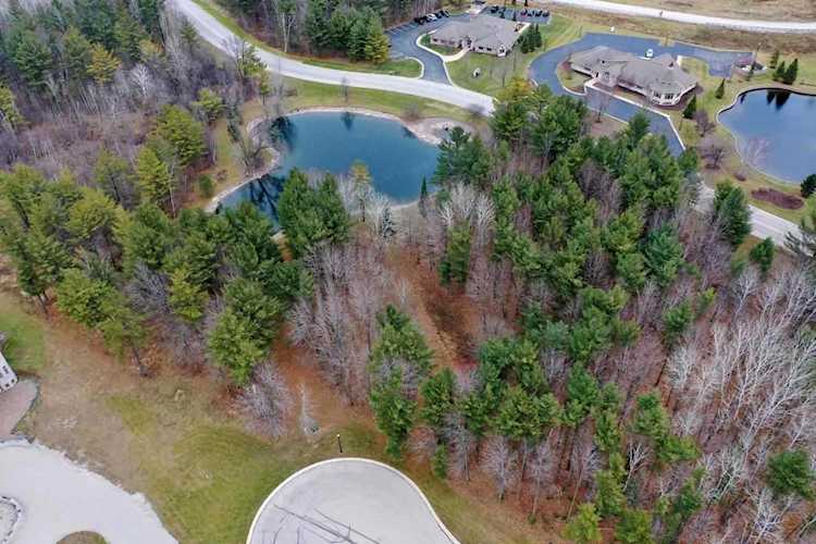 Fonda Fields Ct Hobart, WI 54155