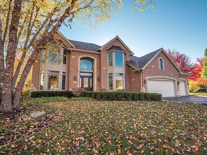 1845 Somerset Ln Wheaton, IL 60189