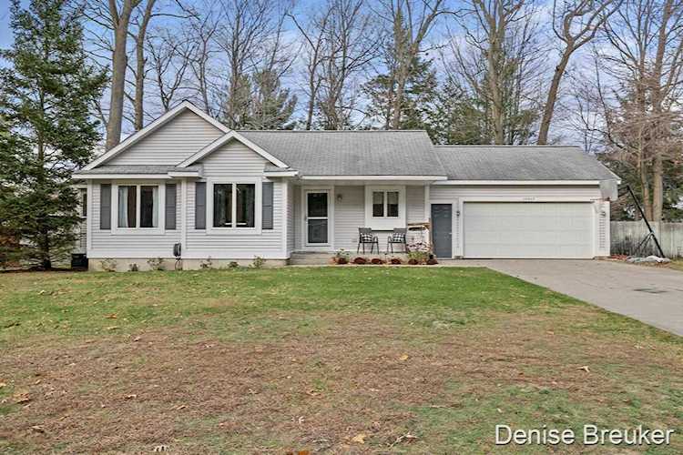 15303 Arborwood Dr Grand Haven, MI 49417 | MLS 20048039 Photo 1