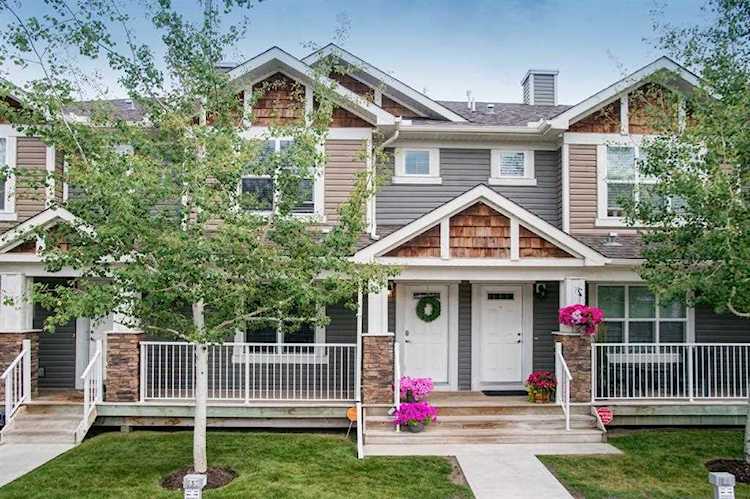 204 Cranberry Park SE Calgary, AB T3M 1R3