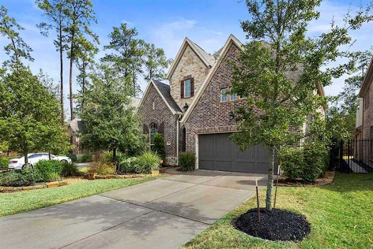 66 N Lochwood Way Tomball, TX 77375