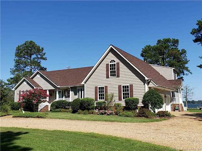 9939 Anchorage Ln Gloucester, VA 23061