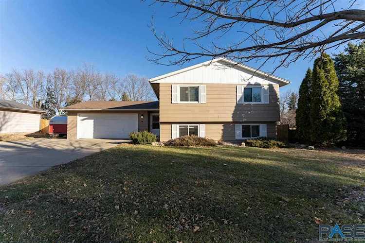 102 S Kelley Ave Hartford, SD 57033
