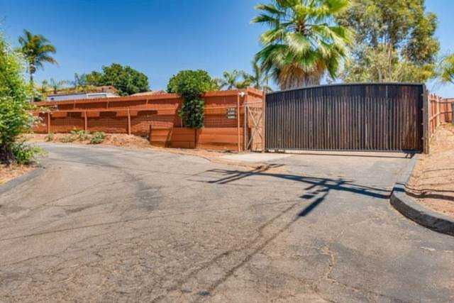 2260 Calle Poco El Cajon, CA 92019