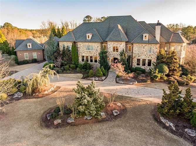 320 King Estates Dr Roswell, GA 30075