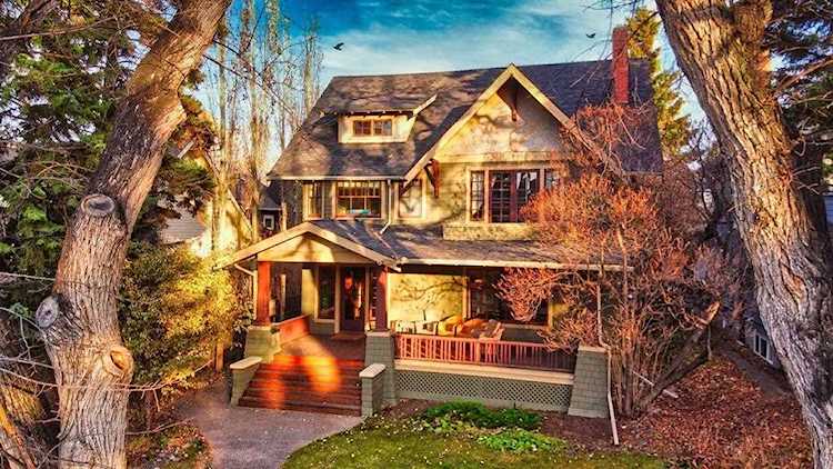 1918 11 St SW Calgary, AB T2T 3L8