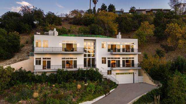 3940 Oakfield Dr Sherman Oaks, CA 91423