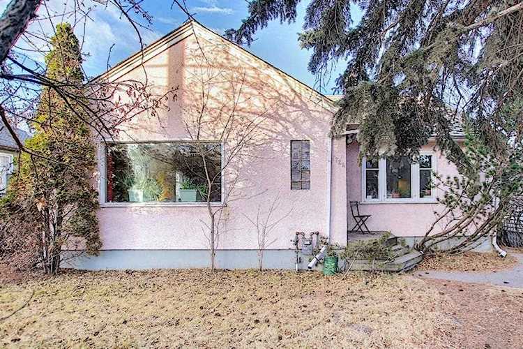 1724 17 Ave SW Calgary, AB T2T 0E7