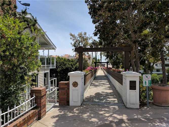 407 Goldenrod Avenue #1 Corona Del Mar, CA 92625