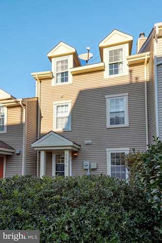 6036 Havener House Way Centreville, VA 20120 | MLS ® VAFX1166718 Photo 1
