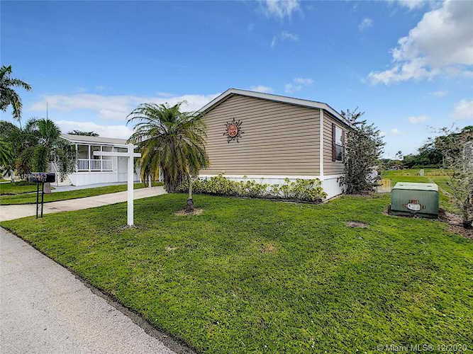 2276 SW 83rd Ave Davie, FL 33324