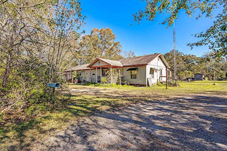 2024 S Live Oak Dr Moncks Corner, SC 29461