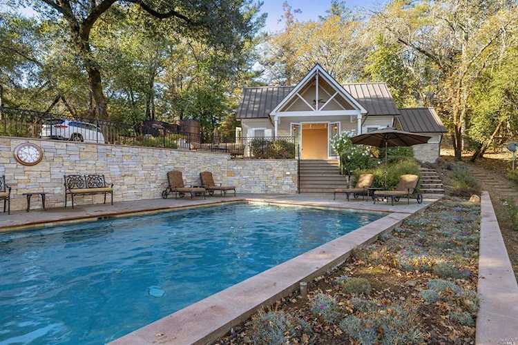 1305 W Dry Creek Road Healdsburg, CA 95448