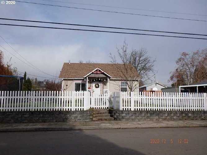 629 NE Johnson St Myrtle Creek, OR 97457