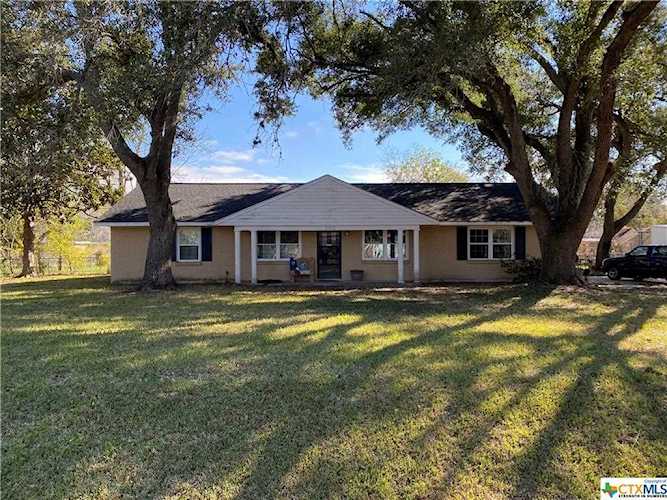 208 Rhodes Rd Victoria, TX 77904