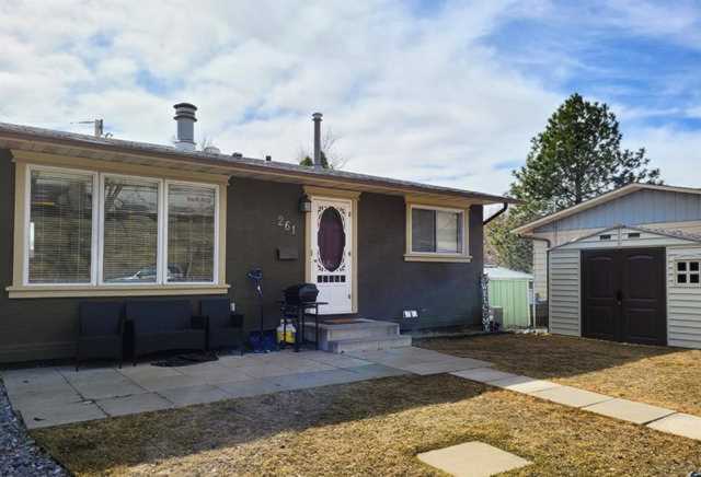 261 5 St NW Medicine Hat, AB T1A 7