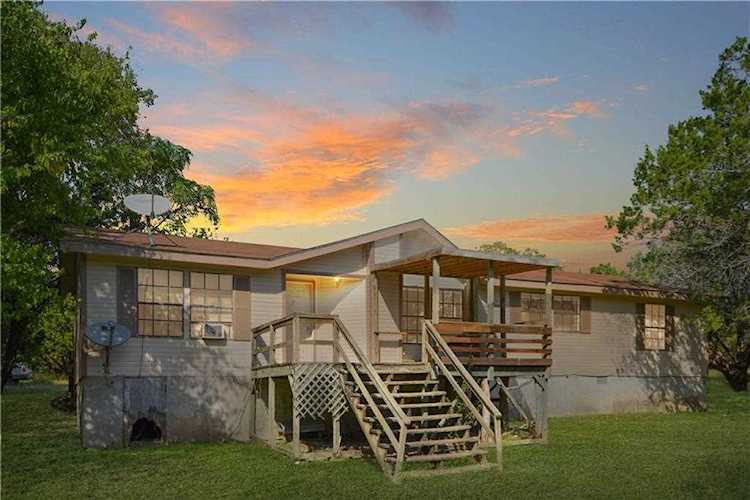 1003 Lonesome TRL Driftwood, TX 78619