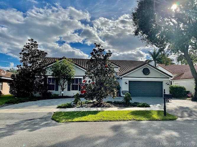 9242 N Southern Orchard Rd N Davie, FL 33328