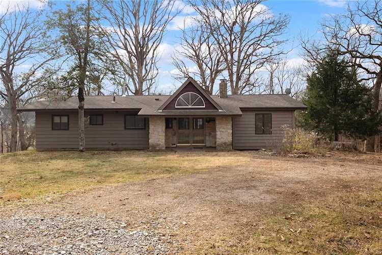 4 Fox Valley Dr Lake St Louis, MO 63367