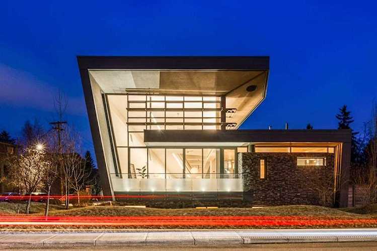 145 38A Ave SW Calgary, AB T2S 0W3