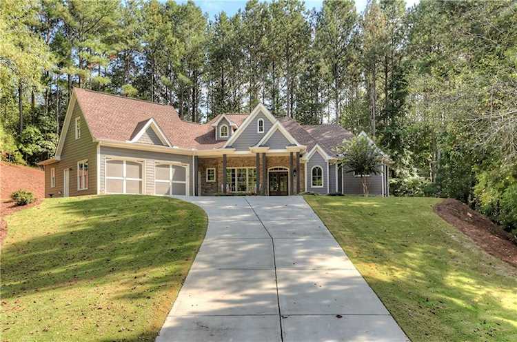 606 Walker Ct Canton, GA 30115
