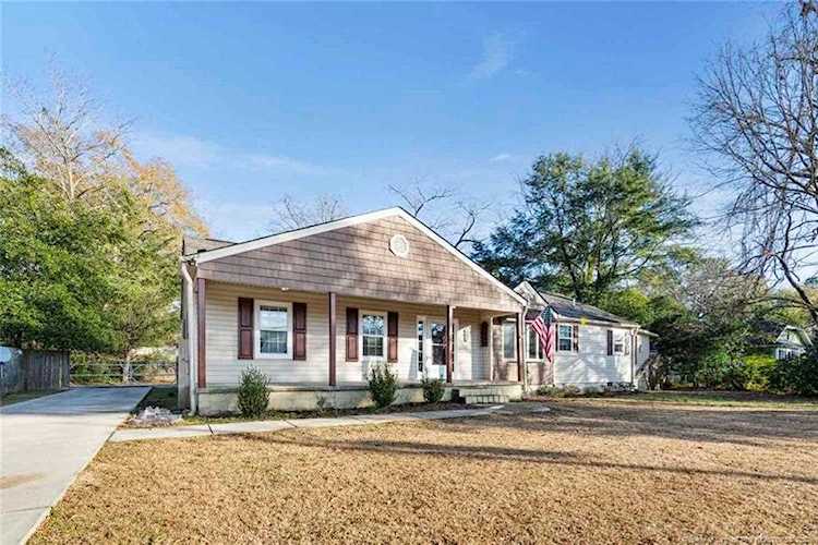 912 Main St Raeford, NC 28376