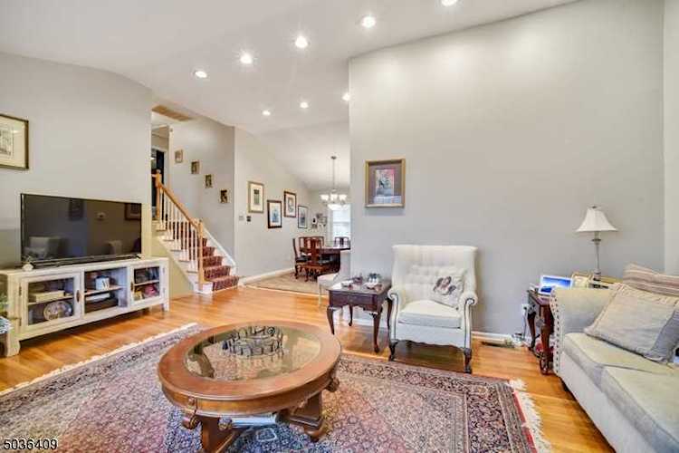 2 Cottage Ln Springfield Twp., NJ 07081