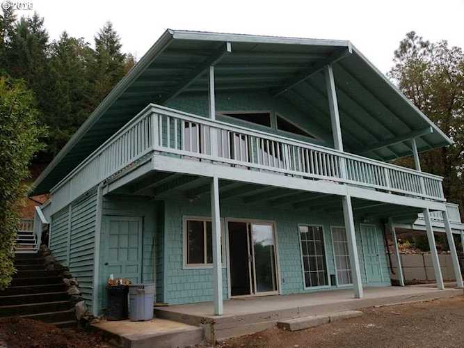 1604 Spring Brook Rd Myrtle Creek, OR 97457