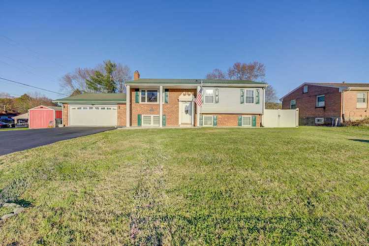 5751 Meadowcrest Roanoke, VA 24019