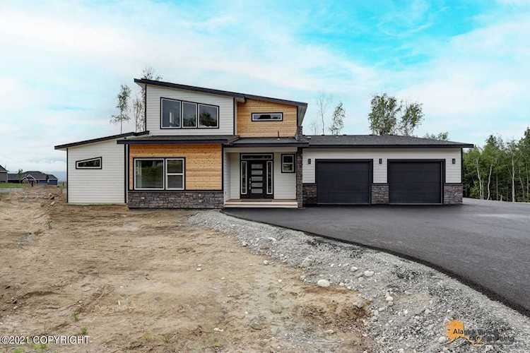 1122 W Berry Circle Wasilla, AK 99645