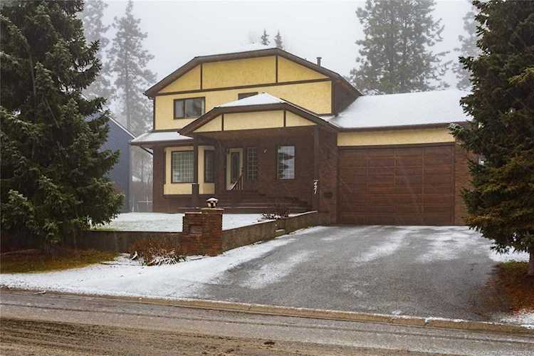 421 Abel Place West Kelowna, BC V1Z3E1