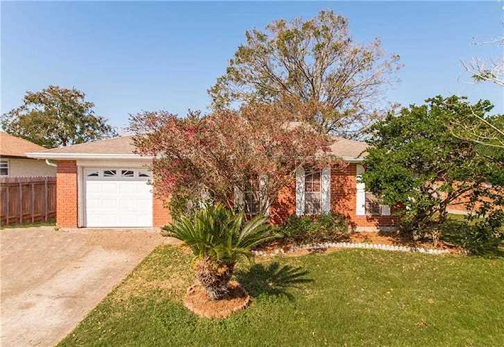 2320 Hampton Dr Harvey, LA 70058