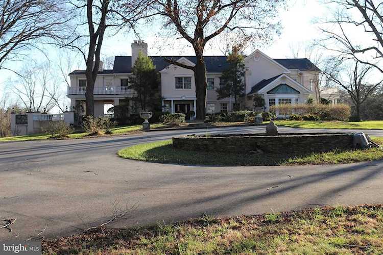1001 Murphy Dr Great Falls, VA 22066