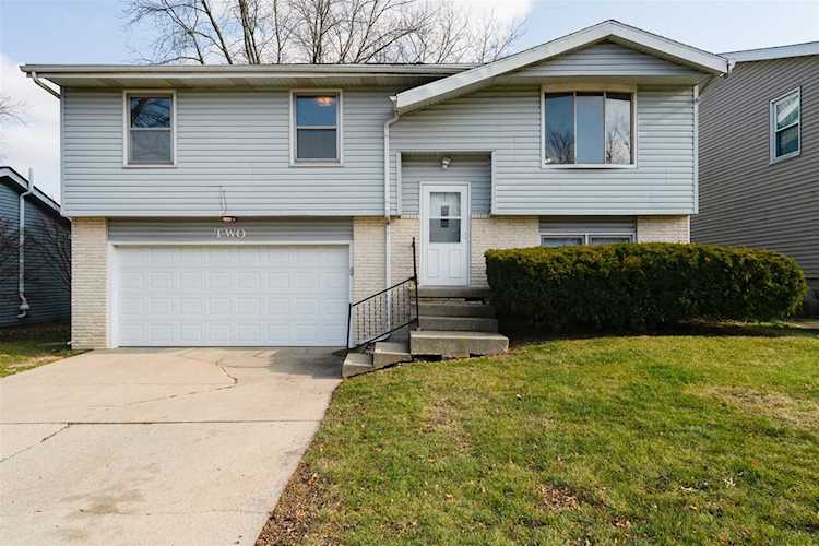 2 Carraway Ct Bloomington, IL 61704