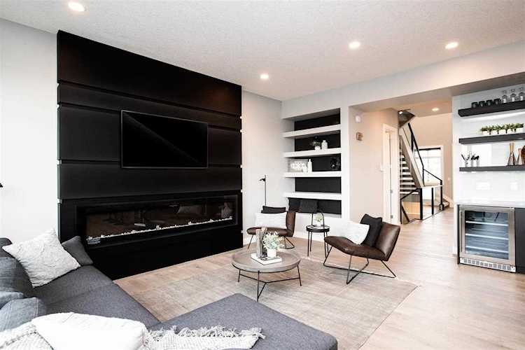 6244 King Vista Edmonton, AB T6W 1A5
