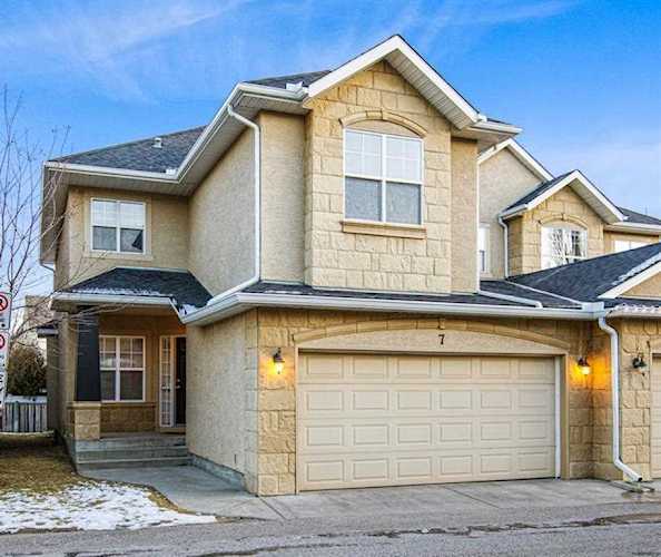 39 Strathlea Common SW #7 Calgary, AB T3H 5P8