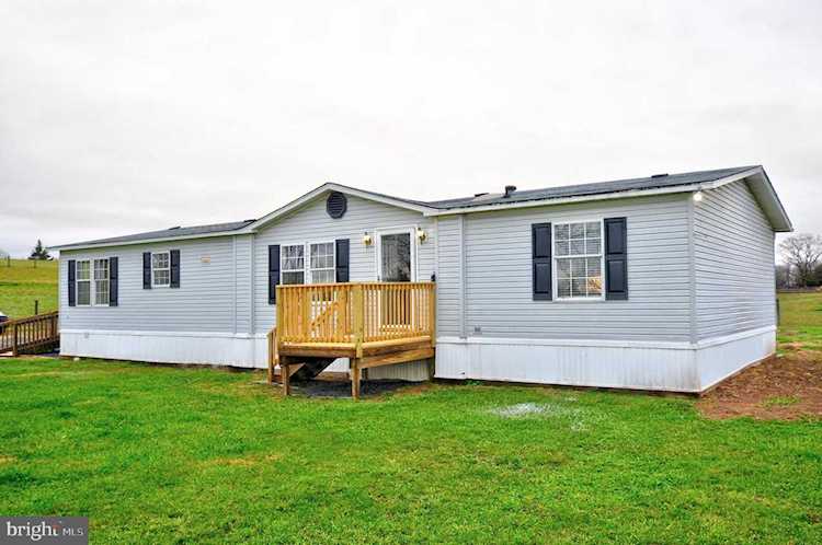 413 Misty Hill Ln Berryville, VA 22611